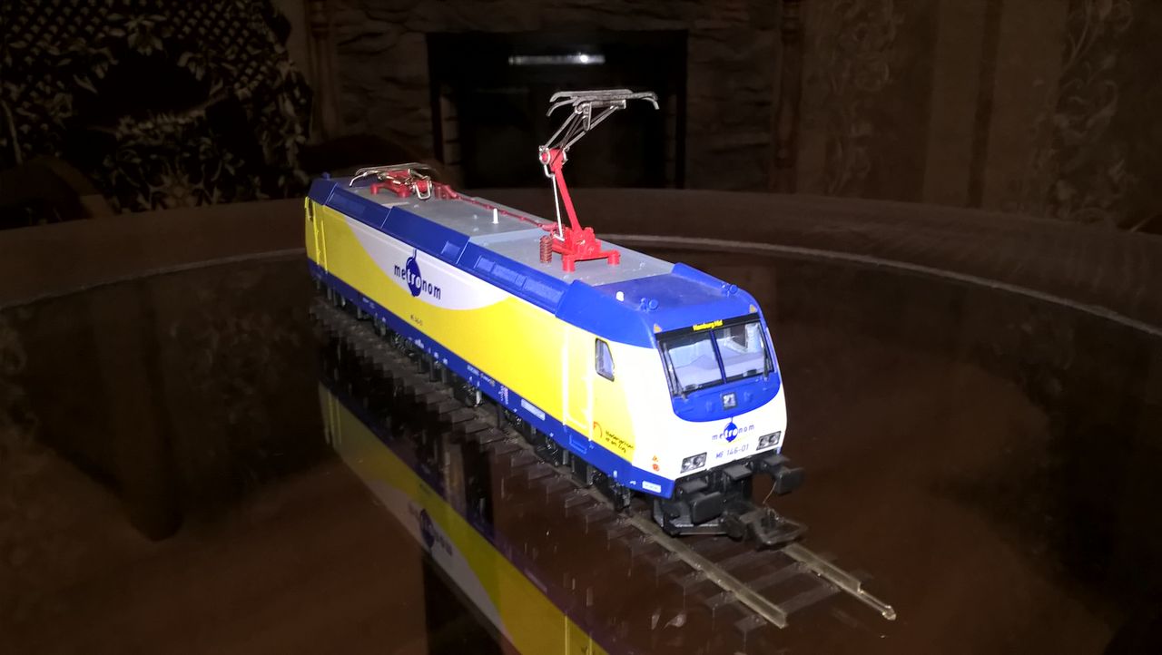 Locomotive model disassembling