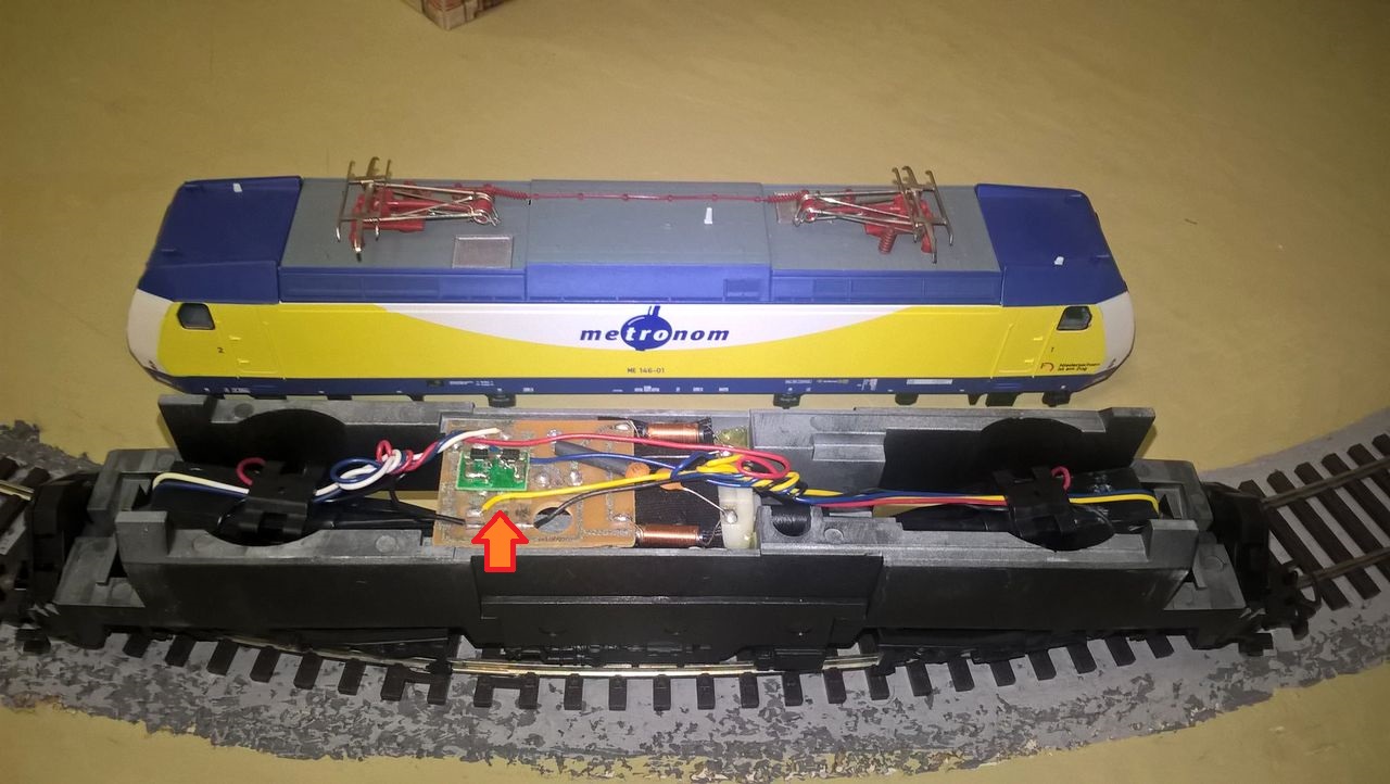 Locomotive model disassembling