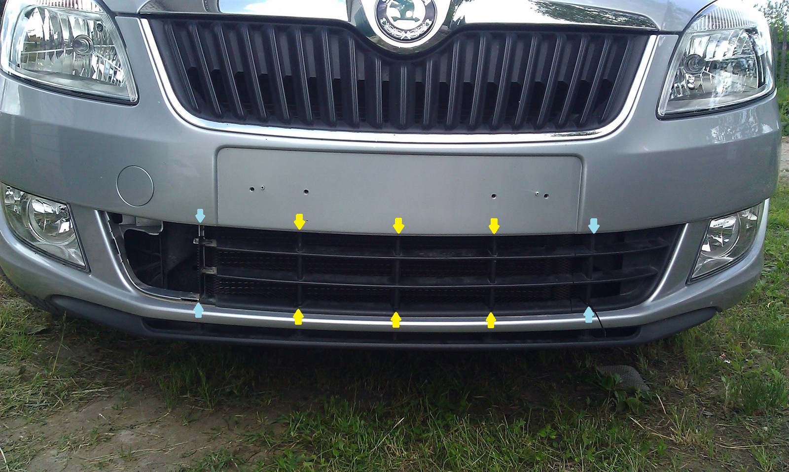 Skoda Roomster - Front net - 05