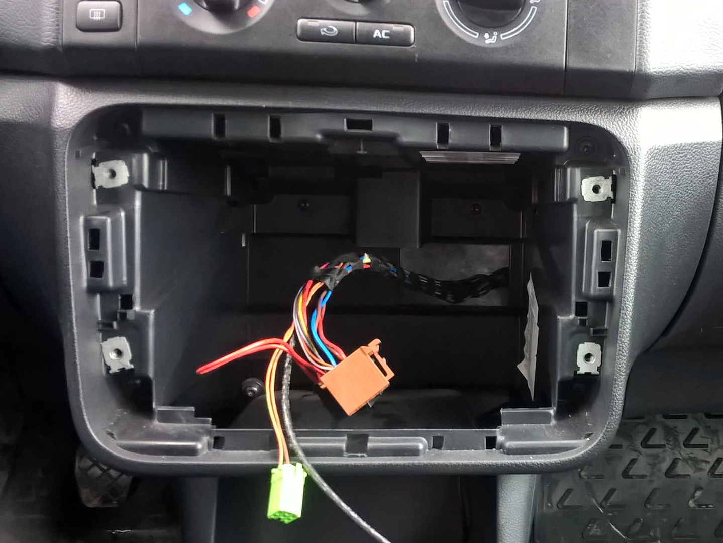 Skoda Roomster - Radio installation - 02