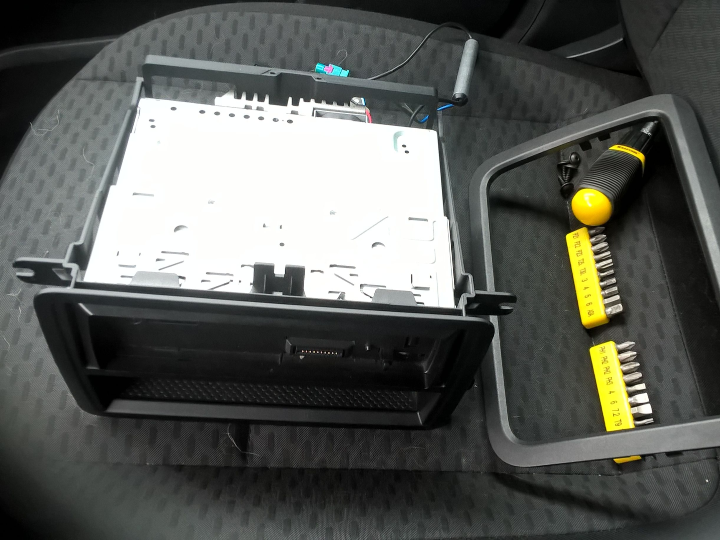 Skoda Roomster - Radio installation - 03